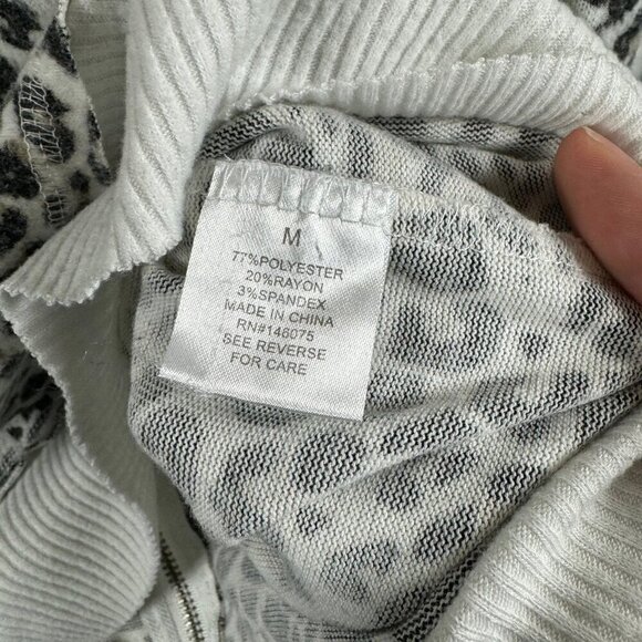 Six Fifty snow leopard back zippered soft cozy hoodie.  Sz M - Picture 6 of 9